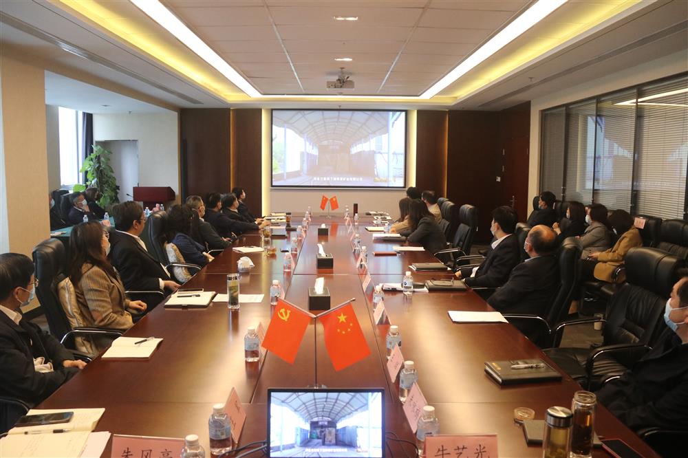 筑牢黨員干部廉潔思想防線(xiàn)！濟南產(chǎn)發(fā)集團組織觀(guān)看警示教育片